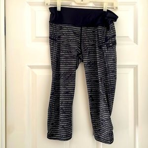 Lululemon leggings gray and black size 6